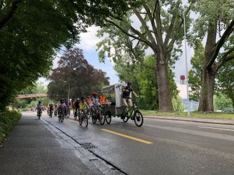 ZH 17.7.21 - die Spitze am Mythenquai in Richtung GZ Wollishofen